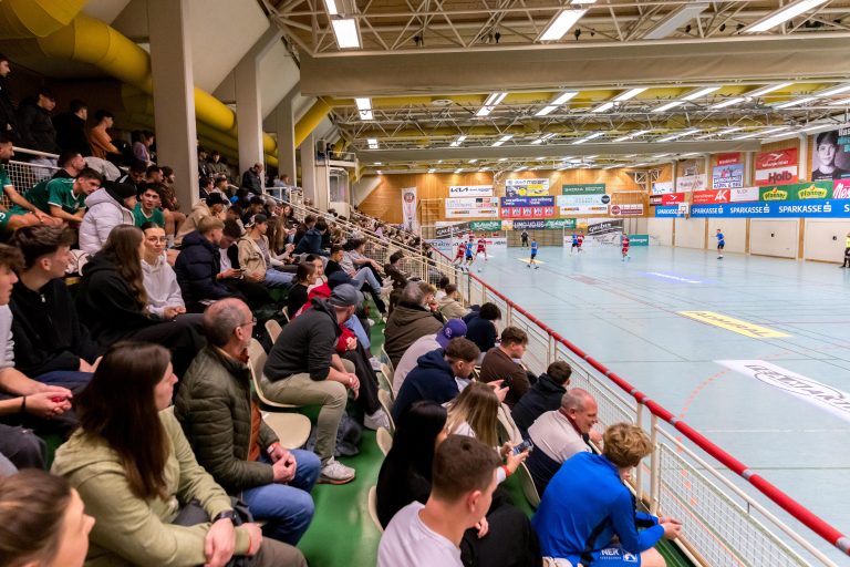 Volle Zuschauerränge jeden Abend in Wolfurt. <span class="copyright">VN-Stiplovsek</span>