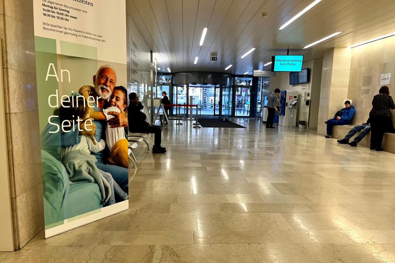 Das Krankenhaus versorgt Patienten aus zahlreichen Gemeinden.