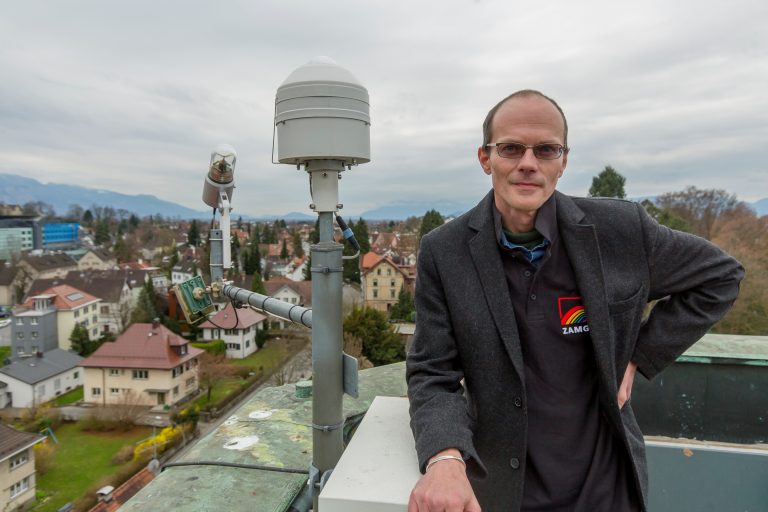 Günter Scheibenreif von der GeoSphere-Filiale in Bregenz hat herausgefunden: Die letzten weißen Weihnachten gab es 2010. <span class="copyright">VN/Paulitsch</span>