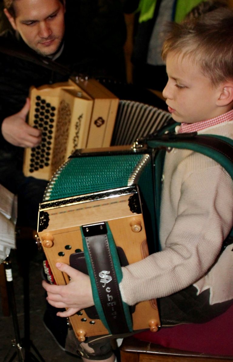 Lukas Oberer musizierte mit seinem Schüler Konrad Pal.