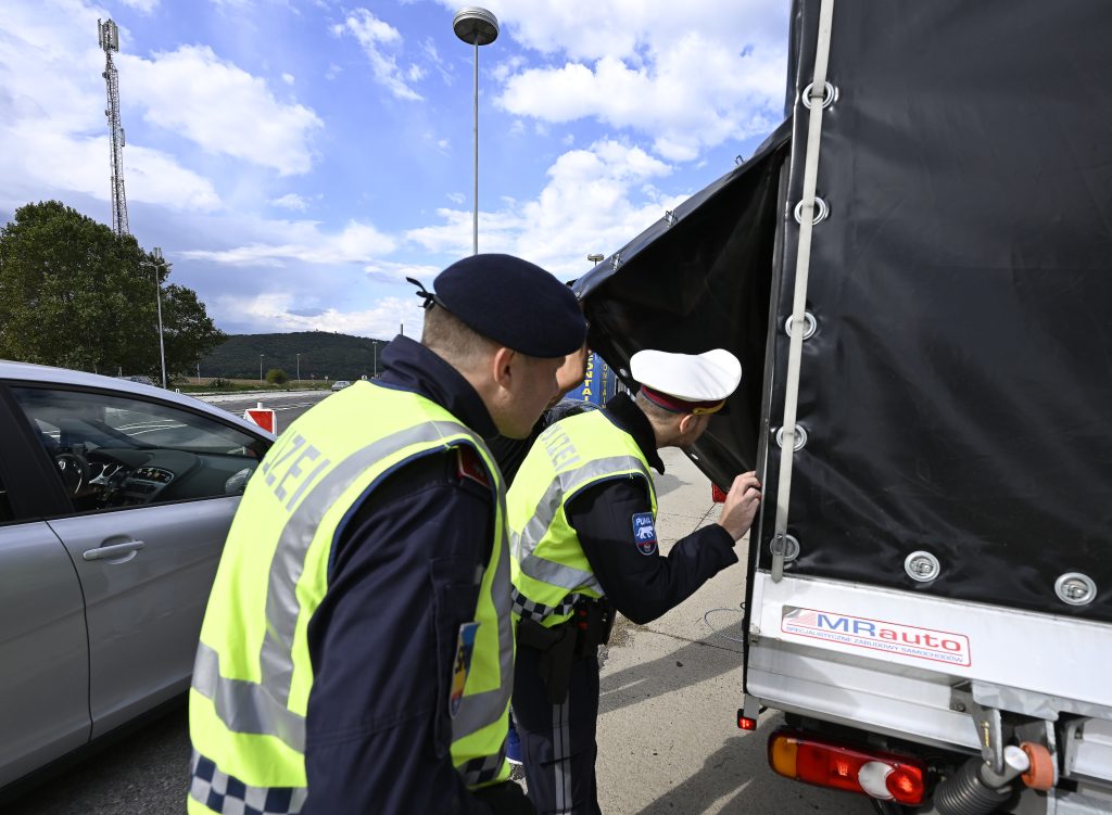 Österreich verlängert Grenzkontrollen zu Tschechien