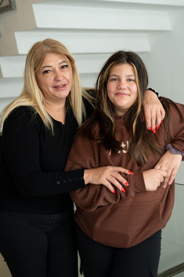 Die Krankheit hat Mutter und Tochter eng zusammengeschweißt. 