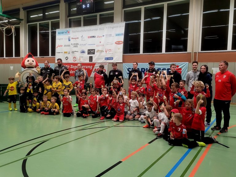 Für junge Fußballbegeisterte ist das „Spark7 Nachwuchs Hallenturnier“ in Lochau ein besonderes Ereignis während der Winterpause, bei dem sich mehr als 90 Teams in einem einzigartigen Fußballfest engagieren.