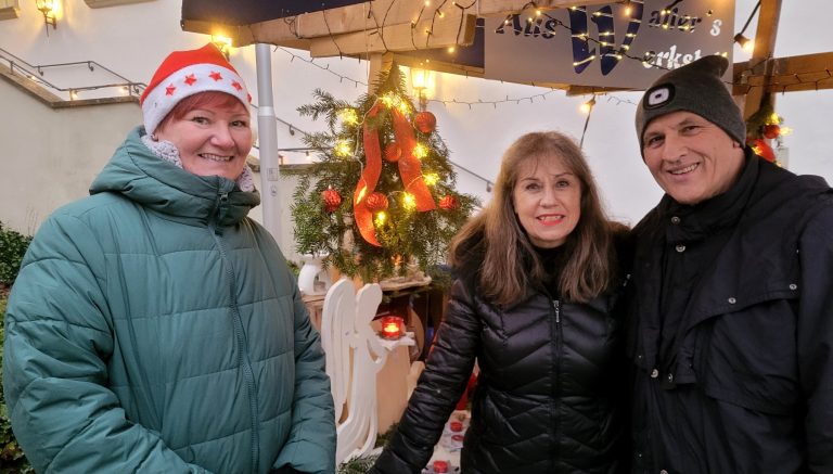Caroline Stefani mit Brigitte und Wolfram Baldauf.