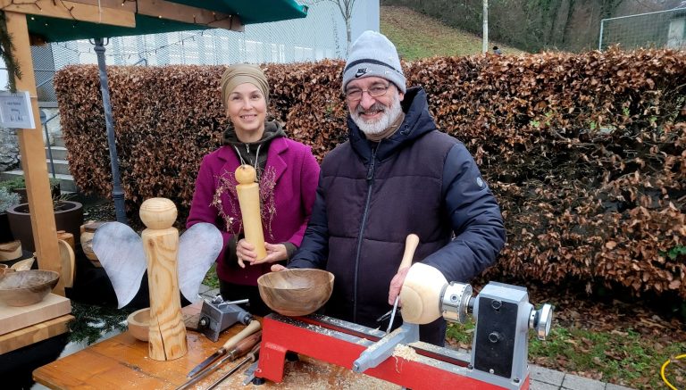 Weihnachtliche Drechselarbeiten bei Brigitte und Hubert Bobletter.