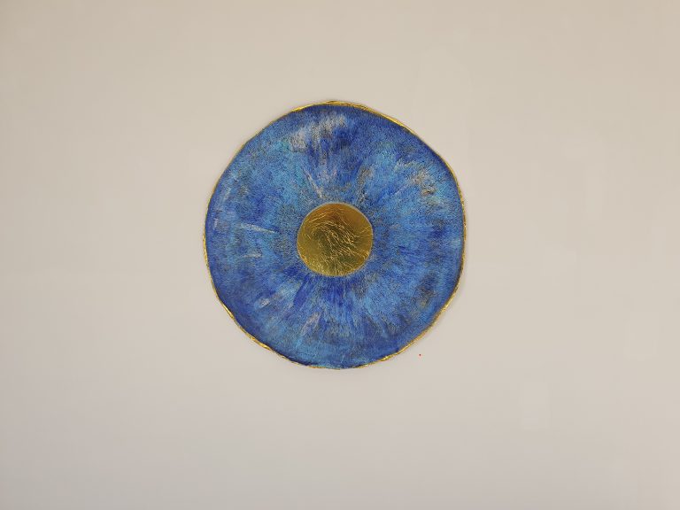 Schellacktusche, Acryl auf Rettungsdecke, 103 cm.