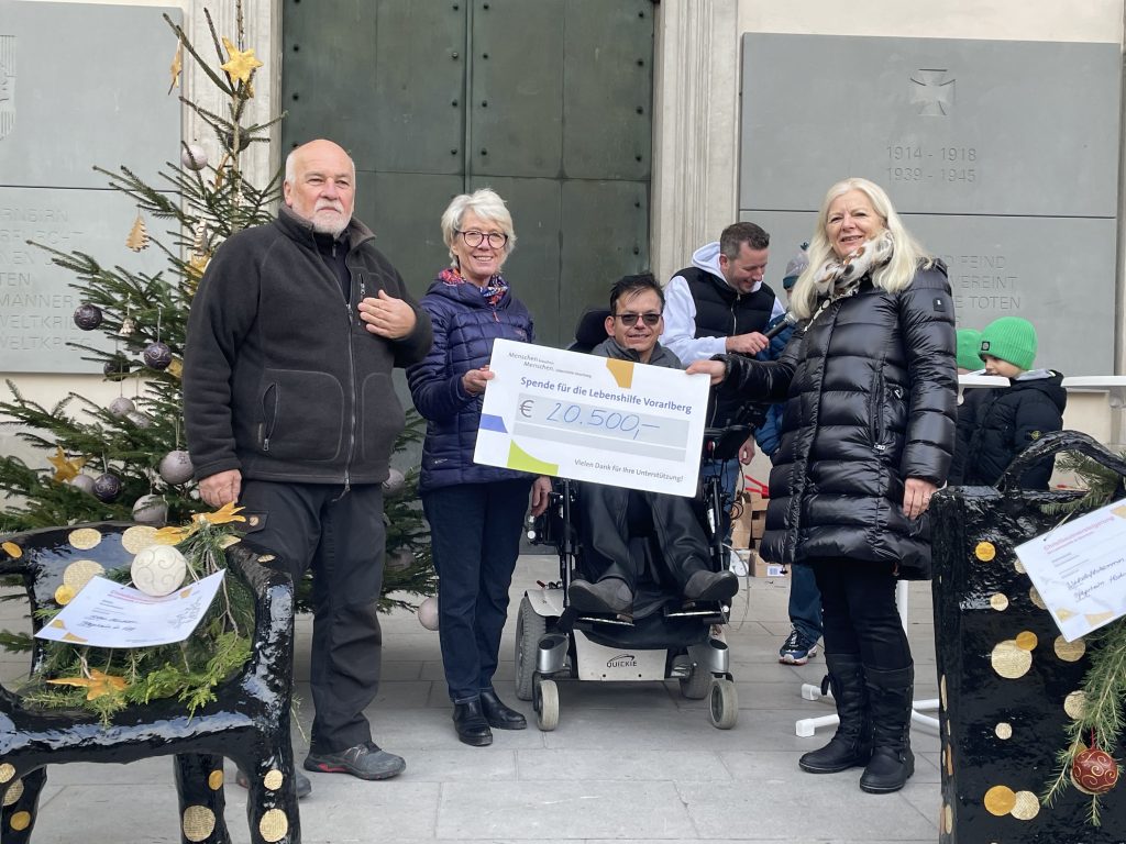 Christbäume für Lebenshilfe versteigert