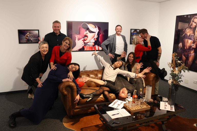 Zum Finale der Vernissage gab es auf Anregung der Galeristin noch ein spezielles Fotoshooting.