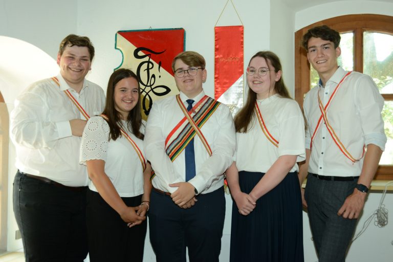 Der Clunia-Vorstand Luca Schöch, Sophia Stieger, Jakob Hammerer, Marie Hammerer und Jonas Prenn lädt zum diesjährigen Stiftungsfest. <span class="copyright">KMV Clunia/Öller</span>