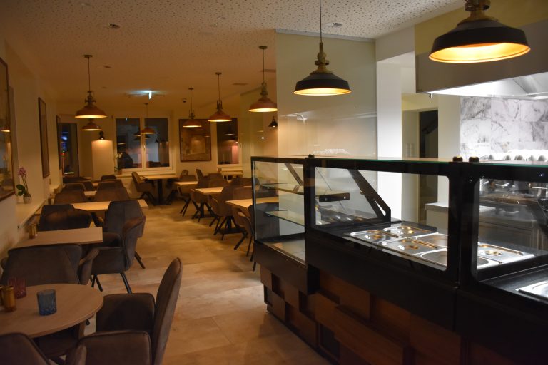 Mit 60 Innen- und 50 Außensitzplätzen bietet das Restaurant Platz für viele Gäste.