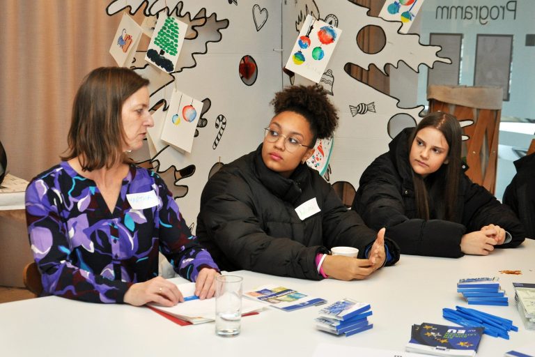 Im Rahmen der Kampagne "Steh für was" beschäftigten sich die Jugendlichen mit politischer Beteiligung. <span class="copyright">Laurence Feider</span>