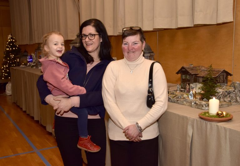 Petra Schwarz mit Tochter Lisa und Karin Schwendner.