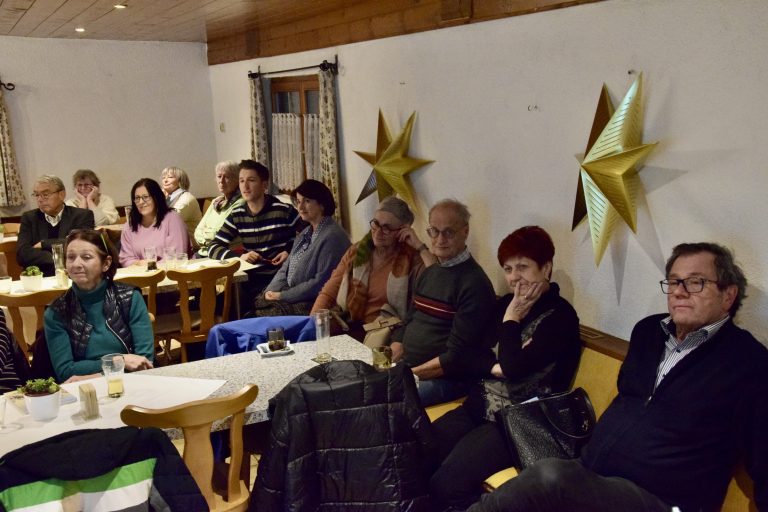 Zahlreiche wissensdurstige Zuhörerinnen und Zuhörer fanden sich im Gasthof Stern ein.