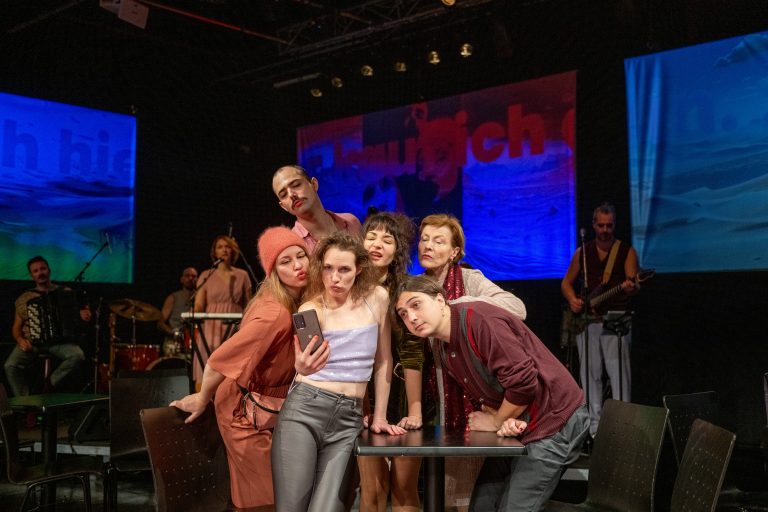„Alles Normal - Ein Salon d‘amour Stück“ feiert heute am Spielboden in Dornbirn Premiere. VN/Rhomberg