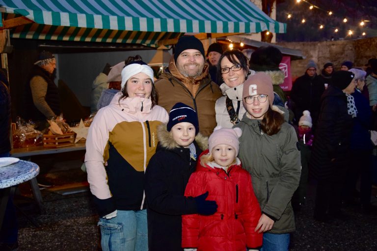 Jürgen und Daniela Erhard mit ihren Töchtern Laura und Hanna und deren Freunden Benjamin und Annika.