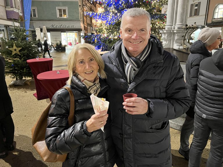 Dagmar und Günther Rupp bei Pommes und Punsch.