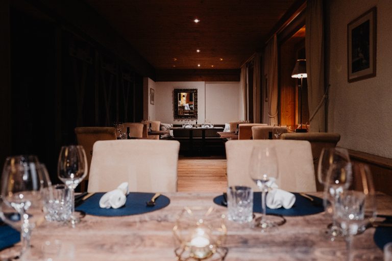 "Das Esszimmer" besteht auch sechs unterschiedlich große Tischen. <span class="copyright">Robin Mayer</span>