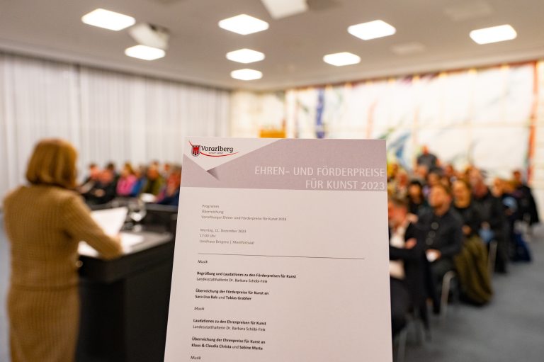 Verleihung der Ehren- und Förderpreise des Landes Vorarlberg 2023 für crossmediale Kunst und musikalisches Engagement. <span class="copyright">VLK Serra</span>