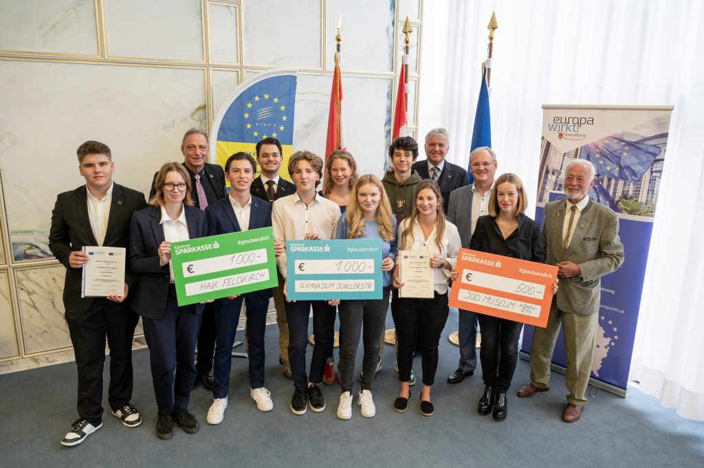 EU-Juniorbotschafter der HAK Feldkirch gewinnen den EU-Förderpreis der AIACE