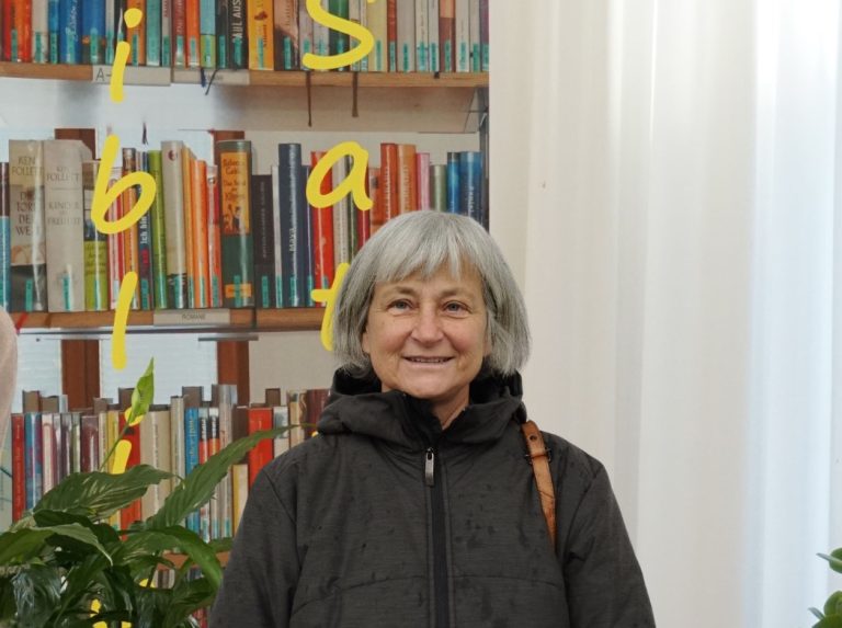 Christine Neier, Besucherin bei „Teddy Eddy“: „Es war so richtig schwungvoll und ich als Oma hätte fast mitgetanzt. Es war unglaublich, wie alle Kinder begeistert mitgemacht haben“.