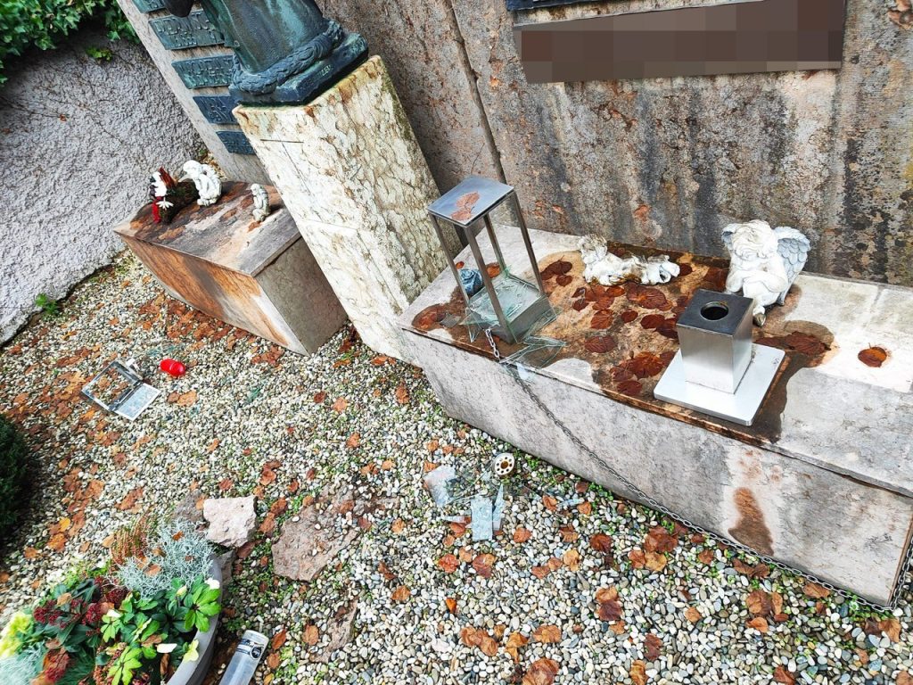 Eine Schneise der Verwüstung durch den evangelischen Friedhof