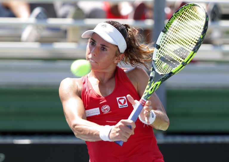Drei Monate nach dem operativen Eingriff am rechten Handgelenk hat Julia Grabher wieder die ersten Einheiten auf dem Tennisplatz absolviert.<span class="copyright">GEPA</span>