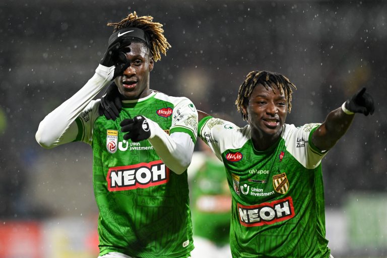 Auch Yadaly Diaby scheint mit seiner Geste anzudeuten, dass sich die Austria auf Trainersuche befindet. <span class="copyright">gepa</span>