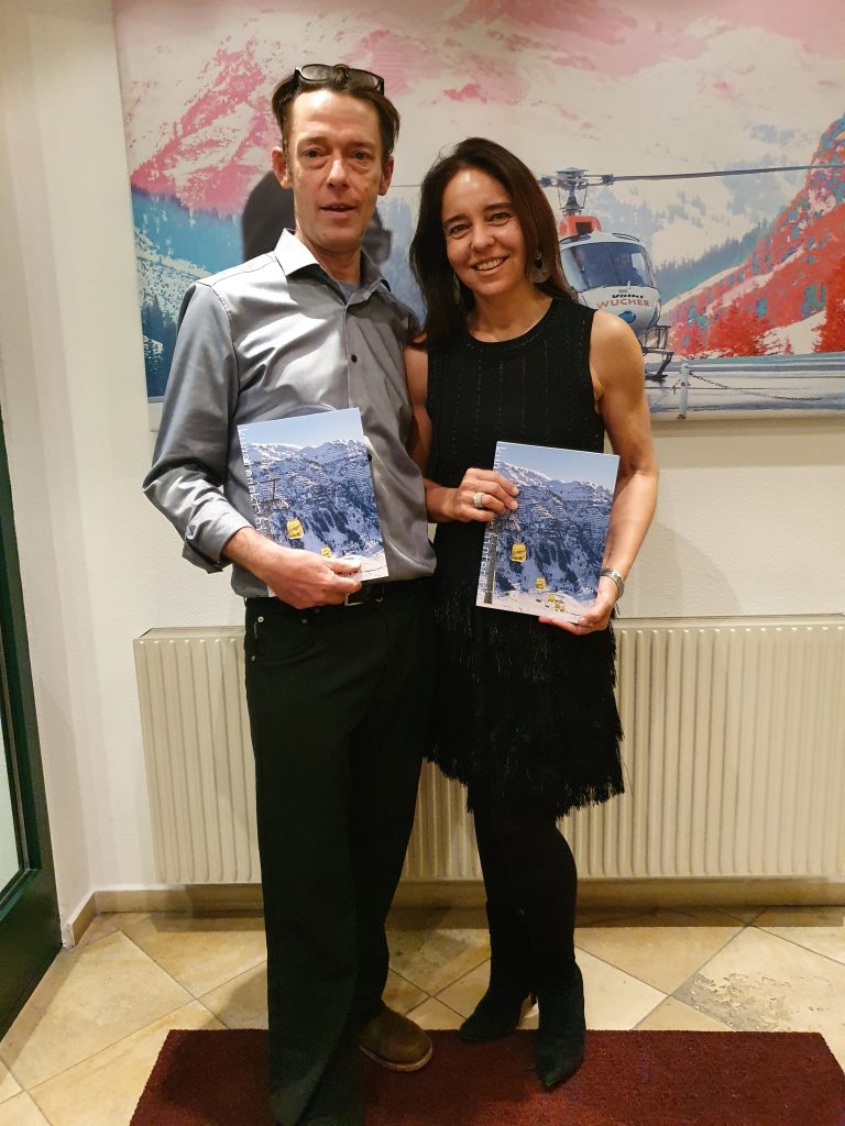 Gregor Koller mit Carolin Schertler-Manhart bei der Präsentation von "Kunstpunkt: Hinterwies".  <span class="copyright">Thomas Schiretz</span>