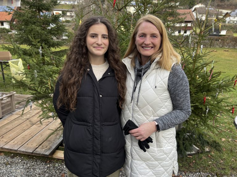 Hanna kam mit Mama Angelika Benzer.
