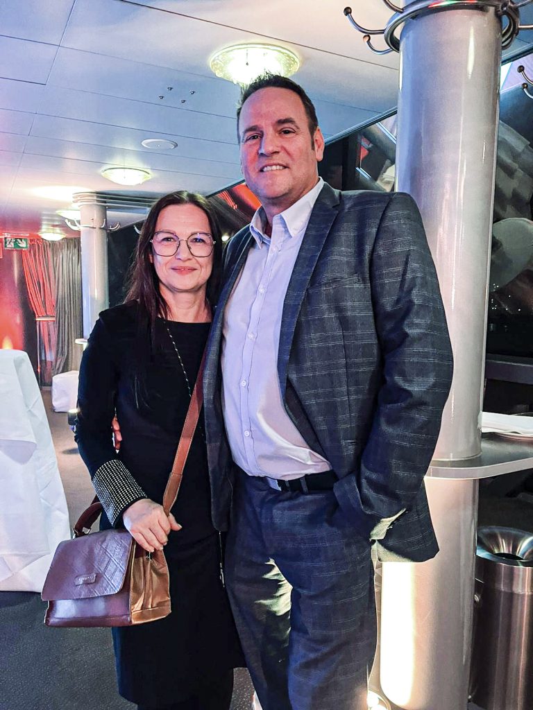 Hochzeitsfee Gabi Micheluzzi kam mit Martin Jamer.