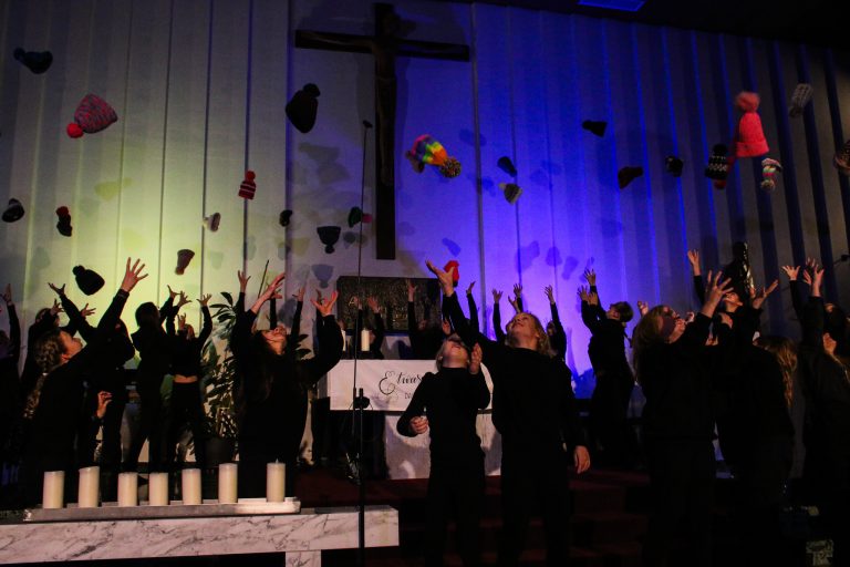 Die Schüler feierten die Adventszeit und den Winter mit unzähligen bunten Wollmützen.