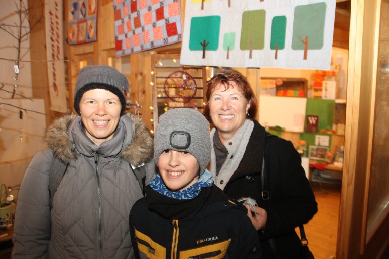 Sandra, Silvia und Noel besichtigten "Garantiert talentiert" im Pulverturm. <span class="copyright">VN-HE (10)</span>