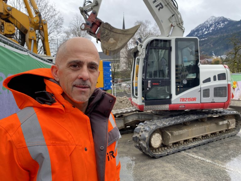 Javier Gamonal Iglesias arbeitet derzeit in Frastanz. Dem Bagger blieb er treu. <span class="copyright">VN/RAuch</span>