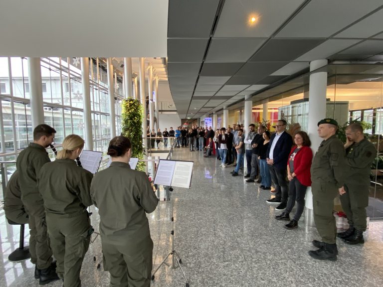 Ein Halt der Militärmusik war im Vorarlberger Medienhaus. <span class="copyright">VN/rAUCH</span>