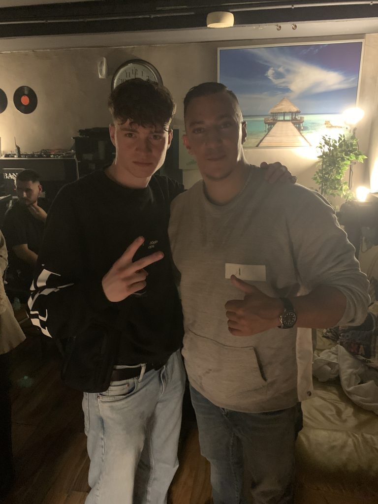 Drogu mit dem bekannten Rapper Farid Bang. <span class="copyright">ZEITFANG/FABIAN KARNER</span>