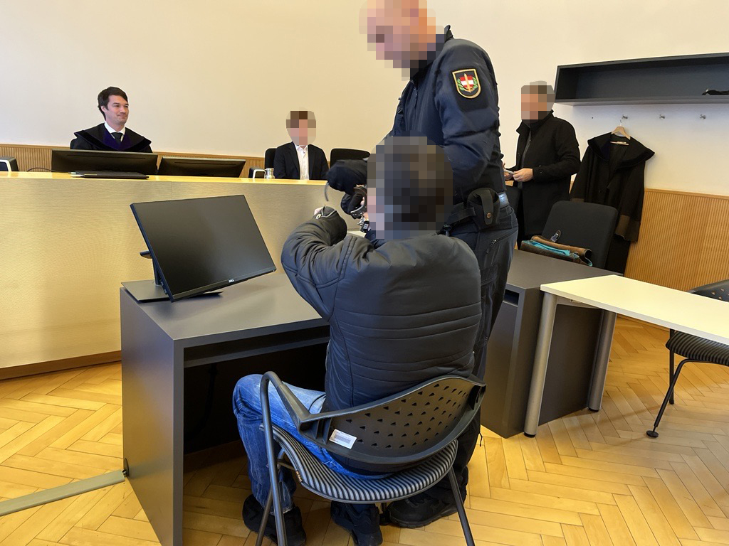 Gewalttäter zu Haft verurteilt &#8211; Beziehung geht dennoch weiter