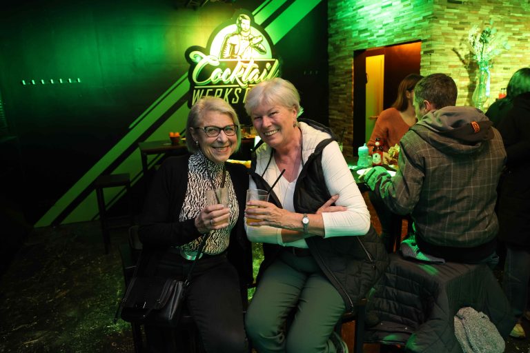 Renate Obmann und Brunhilde Nagel.