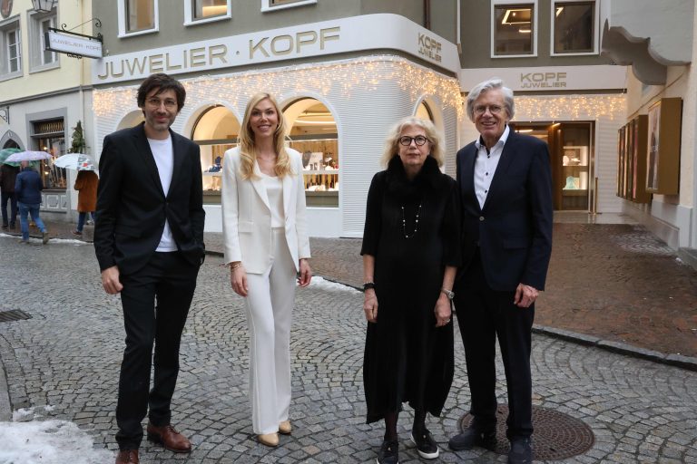 Andreas und Schwester Katharina Kopf, Martha und Helmut Kopf. AME