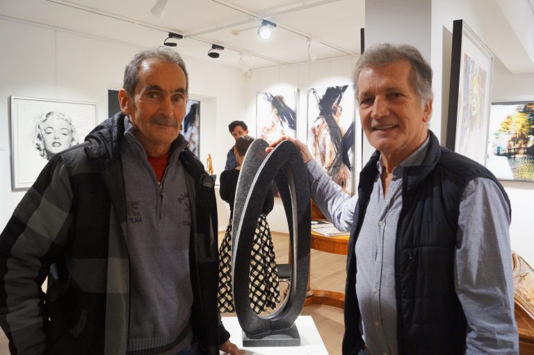 Künstler und Erfinder Rudl Lässer mit Steinbildhauer Werner Tiefenthaler.