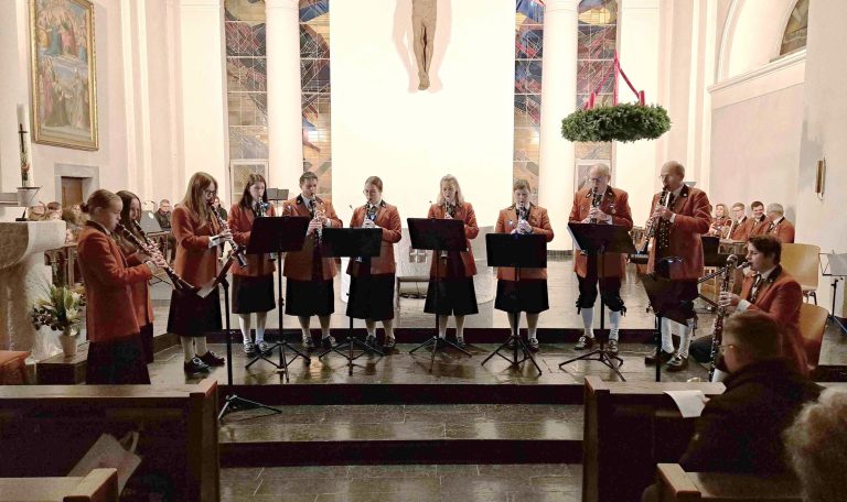 Beim Adventkonzert in der Pfarrkirche begeisterte das Ensemble "Heilige Blechle" mit seinem einzigartigen Klang. <span class="copyright">HAPF/8</span>