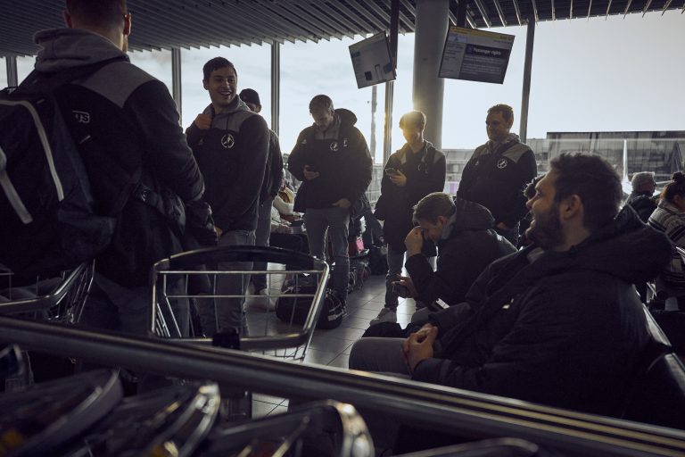 Die letzten Minuten vor dem Abflug in Zürich. <span class="copyright">Raphael Sturm & Manuel Paul Fotografie</span>