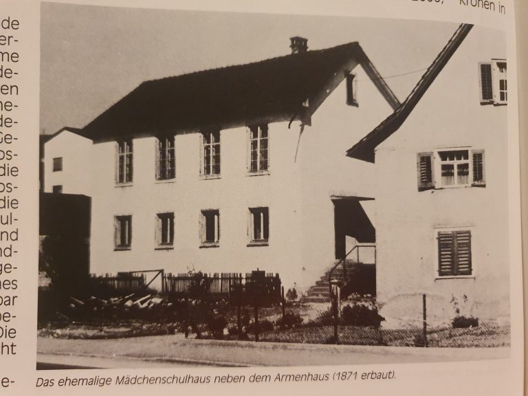 Das ehemalige Mädchenschulhaus neben dem Armenhaus, erbaut 1871.