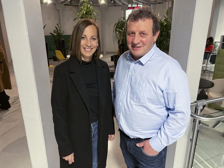 Marina Stiehle mit Bürgermeister Seftone Schmid.