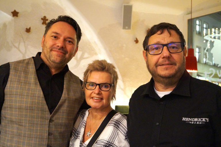 Meinrad Benedikt (Schlumberger) mit Anita und Markus Walch.