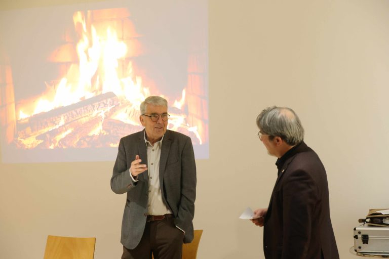 Der Referent beim Beantworten von Fragen.