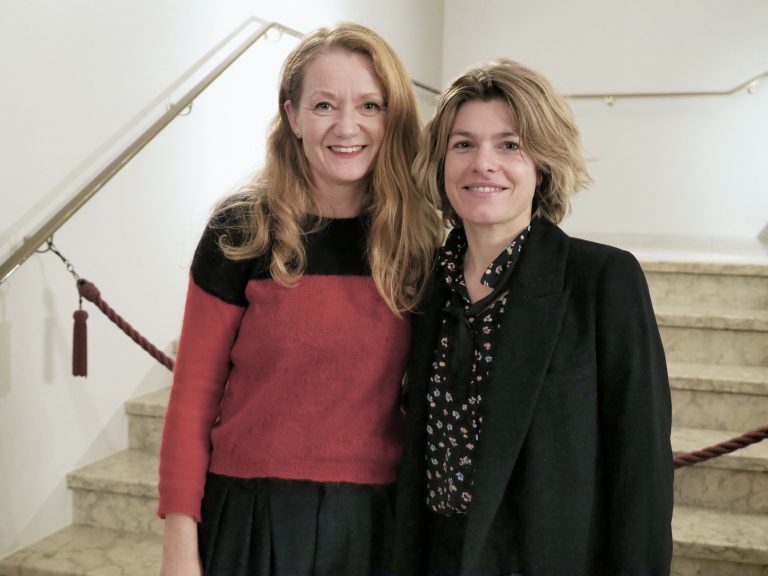 Regisseurin Lisa-Marie Cerha (r.) und Natascha Maraval (Bühne und Kostüm).