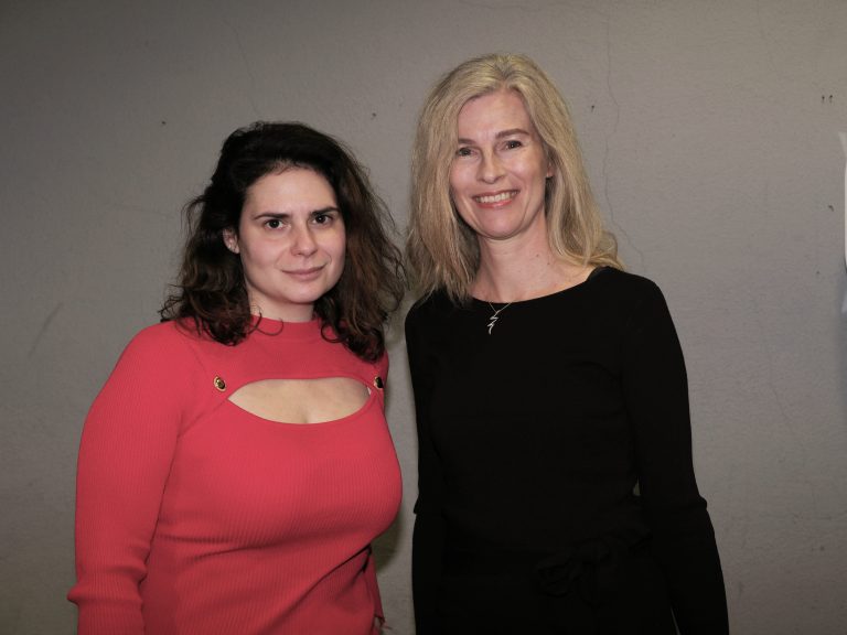 Im Publikum: Künstlerin Ayse Bostanci und Musikerin Susanne Schnetzer.