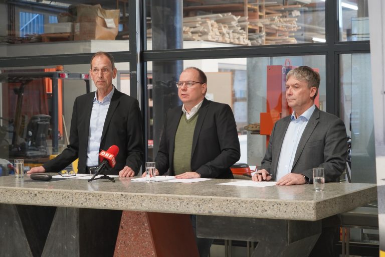 Günther Ammann, Hilmar Müller, Johannes Wilhelm: "Es weht ein rauer Wind am Bau." <span class="copyright">innung</span>