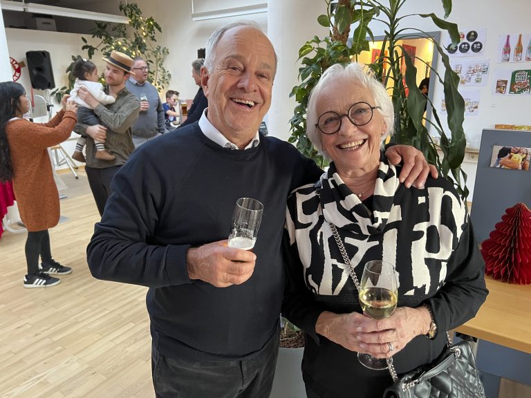 Rösle und Oskar Büsel beim Apéro.