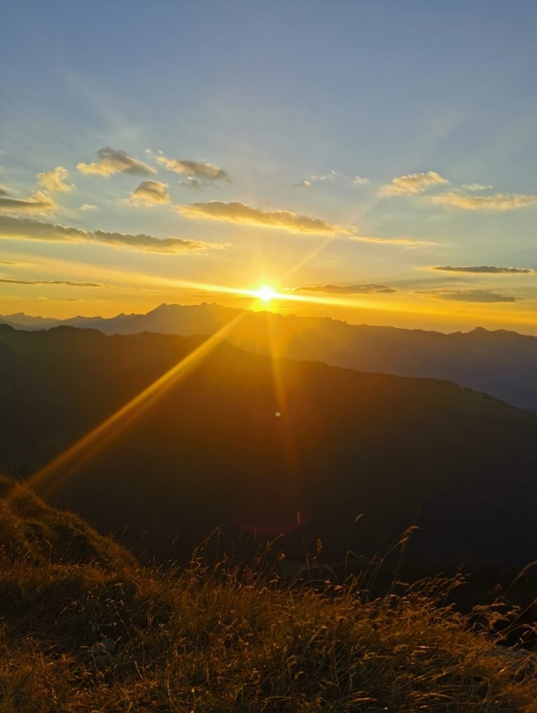 Raffael Hartmann ist gerne in der Natur unterwegs – hier ein Sonnenuntergang auf der Gurtisspitze. <span class="copyright">Hartmann</span>